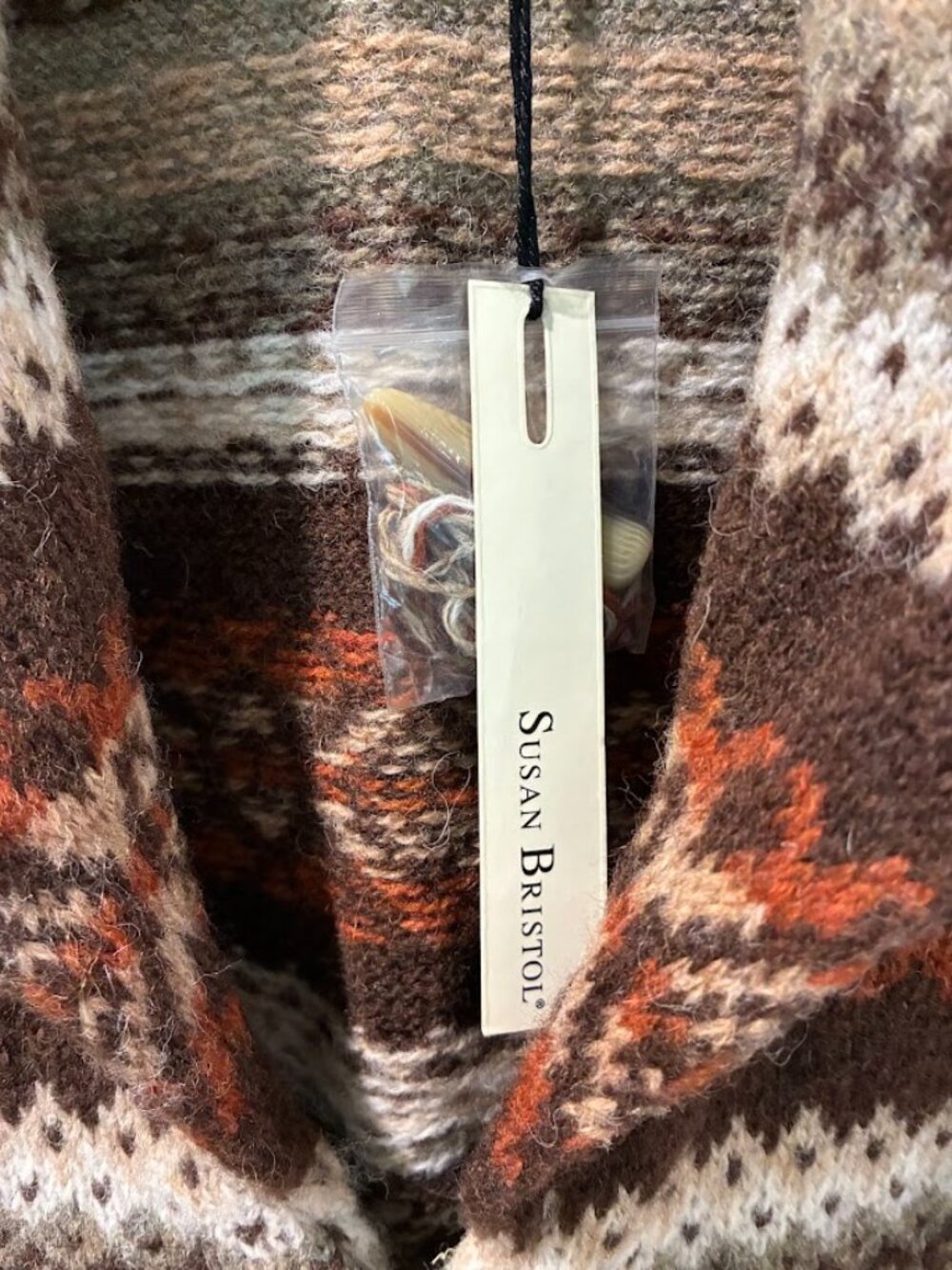 Susan Bristol 100% Wool Fair Isle Cardigan Sweater L Shawl Collar Horn NWT - Picture 4 of 6